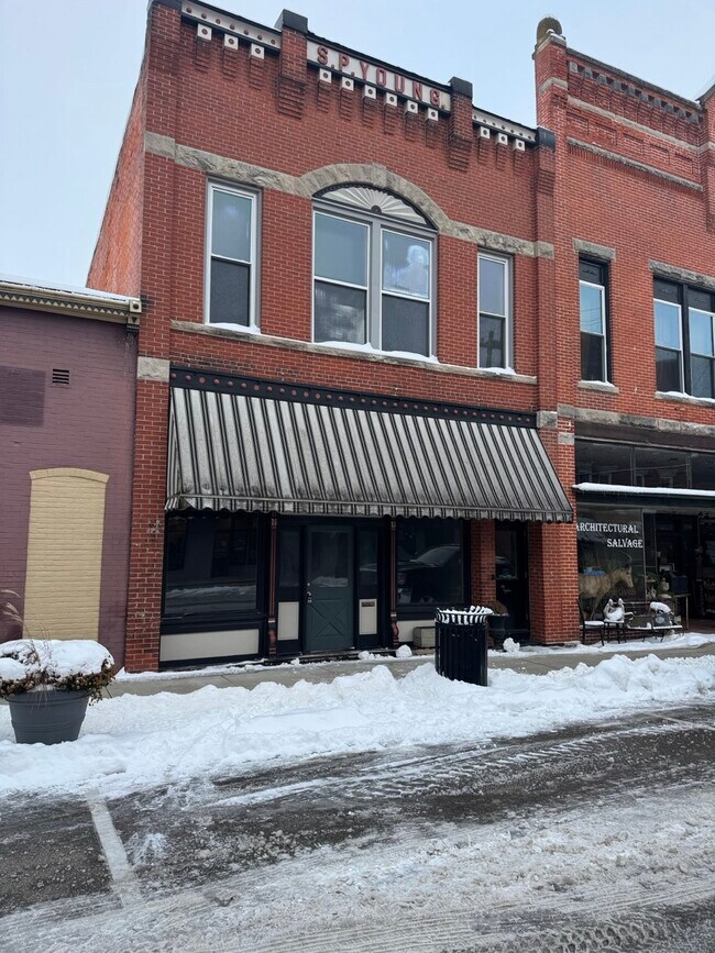 More details for 111 N Walnut St, North Manchester, IN - Retail for Sale