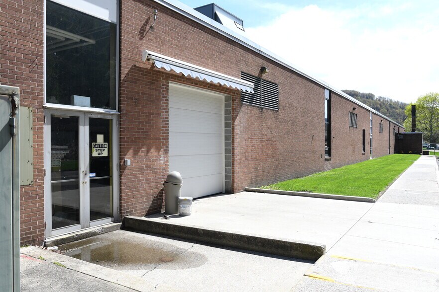 401 Broad St, Johnstown, PA à louer - Photo du bâtiment - Image 3 de 5