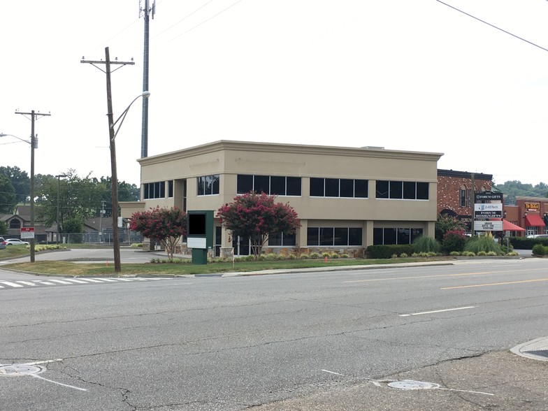 5000 Kingston Pike, Knoxville, TN for sale - Building Photo - Image 1 of 1