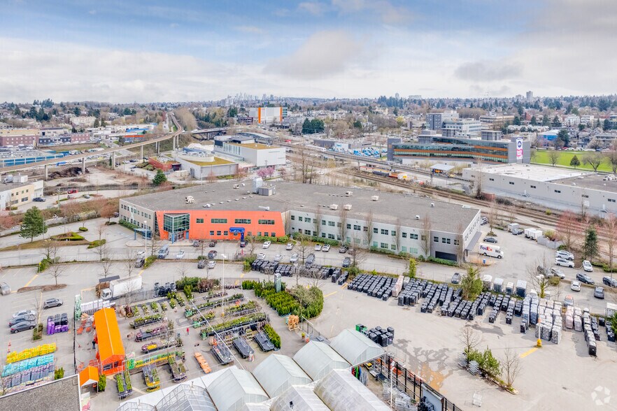 1951 Glen Dr, Vancouver, BC à louer - Photo du bâtiment - Image 2 de 6