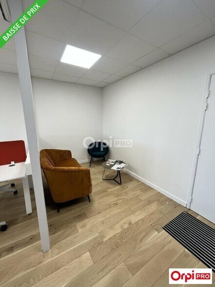 Office in Valence for sale - Interior Photo - Image 3 of 5
