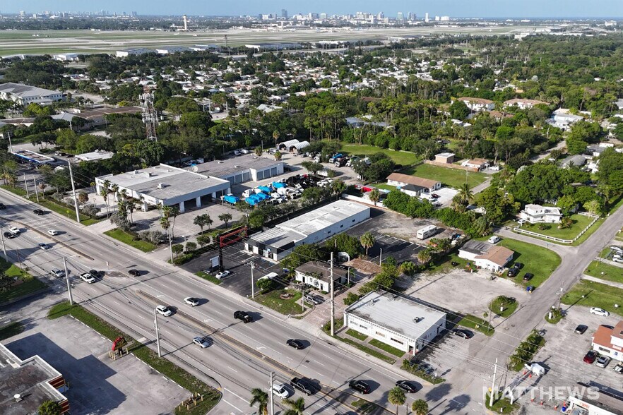388 S Military Trl, West Palm Beach, FL à louer - Photo du bâtiment - Image 2 de 3