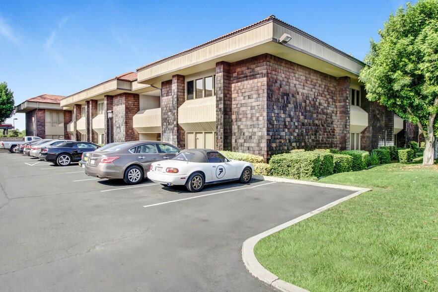 7177 Brockton Ave, Riverside, CA à louer - Photo du bâtiment - Image 2 de 5