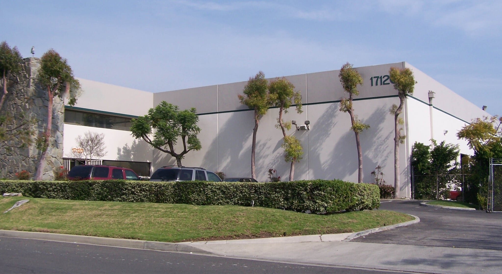17120 S Kingsview Ave, Carson, CA for lease Primary Photo- Image 1 of 2