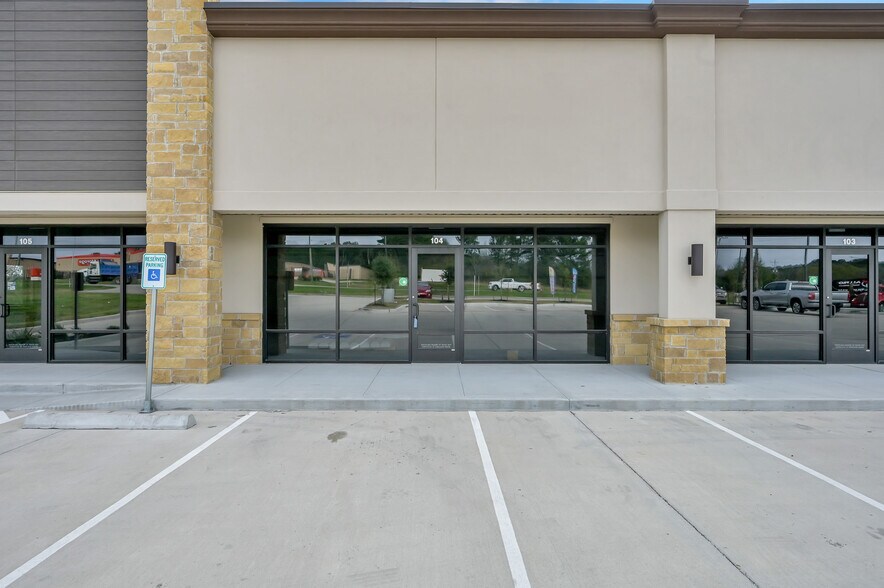 22453 W. Farm to Market 1097, Montgomery, TX à louer - Photo du bâtiment - Image 3 de 23