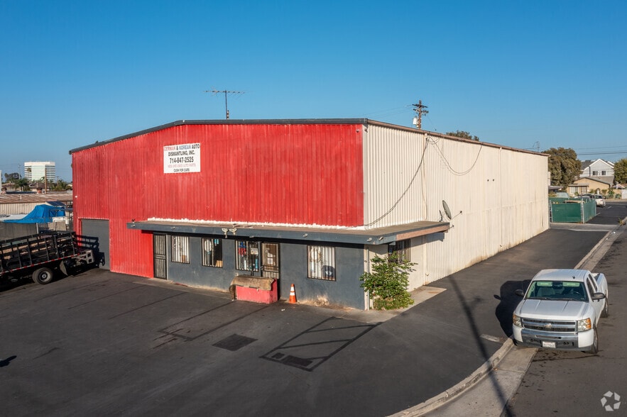 7671 Liberty Dr, Huntington Beach, CA for lease - Building Photo - Image 1 of 4