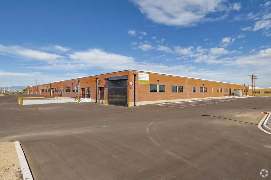 8000 E 40th Ave, Denver, CO for sale - Primary Photo - Image 1 of 5