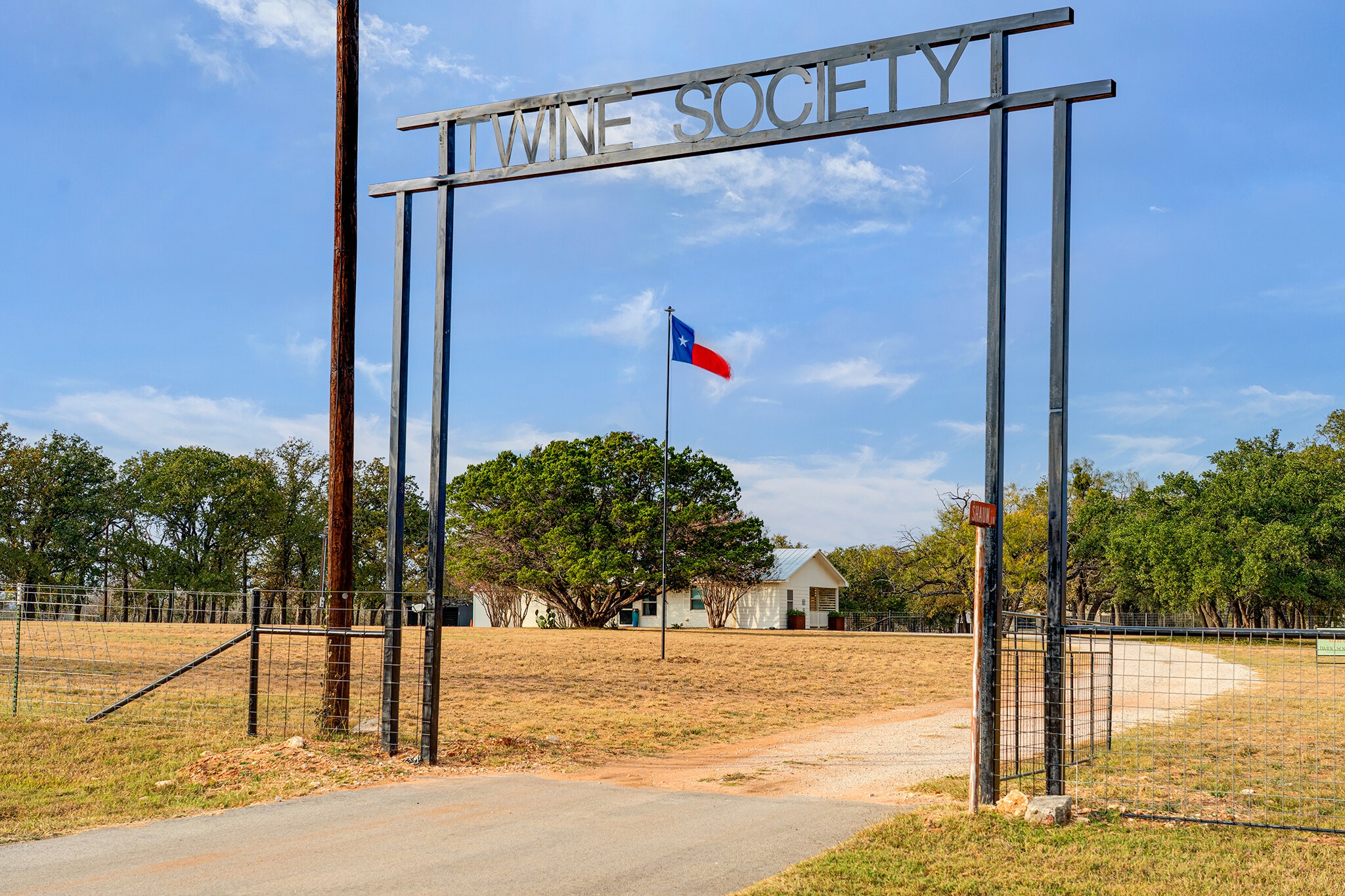 67 Shaun Ln, Fredericksburg, TX for sale Primary Photo- Image 1 of 27