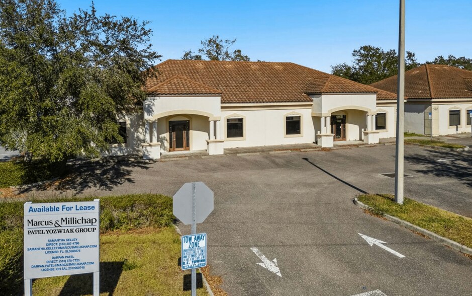 Medical Office Sale/Leaseback Value-Add portefeuille de 2 propriétés à vendre sur LoopNet.ca - Photo du bâtiment - Image 3 de 9