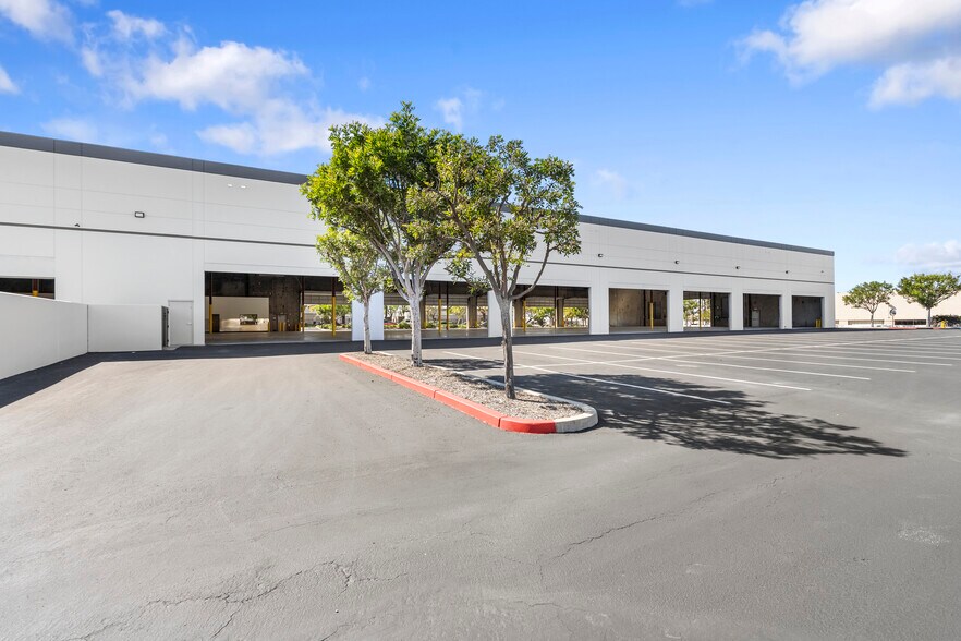 2828 Junipero Ave, Signal Hill, CA à louer - Photo du bâtiment - Image 3 de 12