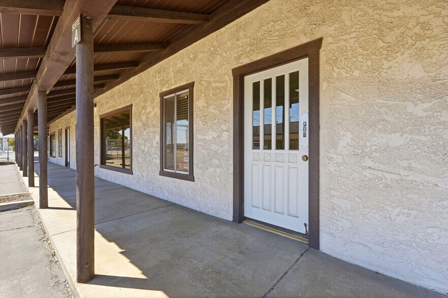 724 N Ben Maddox Way, Visalia, CA à louer - Photo du bâtiment - Image 3 de 7