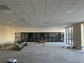 5273-5279 W Olympic Blvd, Los Angeles, CA à louer Photo intérieure- Image 2 de 4