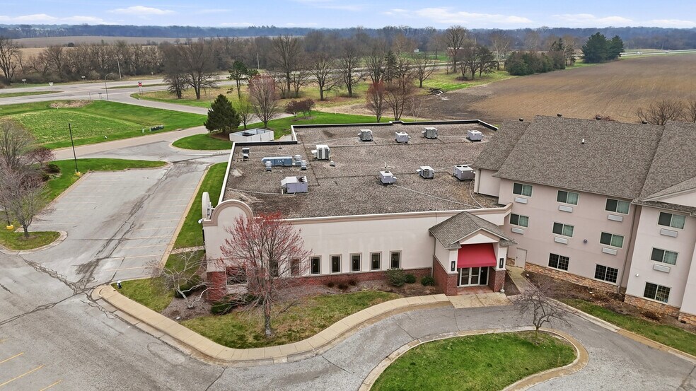 1780 Stonegate Center Dr, Burlington, IA à louer - Photo du bâtiment - Image 2 de 4