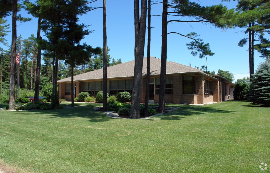 4057 Pioneer Dr, Commerce Township, MI à louer - Photo du bâtiment - Image 3 de 3