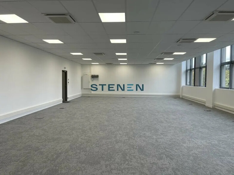 Office in Marseille for lease - Interior Photo - Image 2 of 4