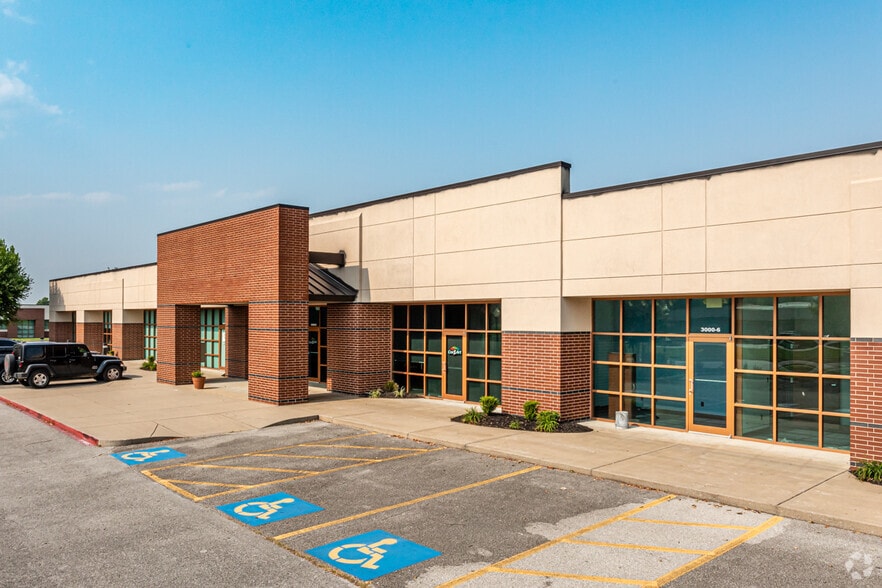 3000 SW Regency Park, Bentonville, AR for lease - Building Photo - Image 2 of 4