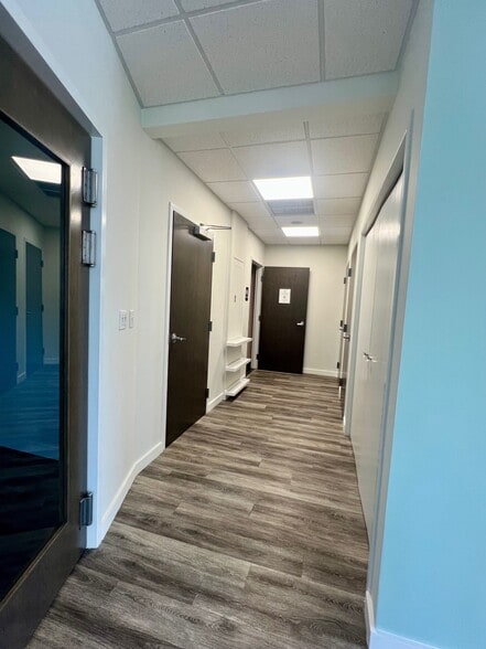 1902 W Kennedy Blvd, Tampa, FL for lease - Building Photo - Image 3 of 18