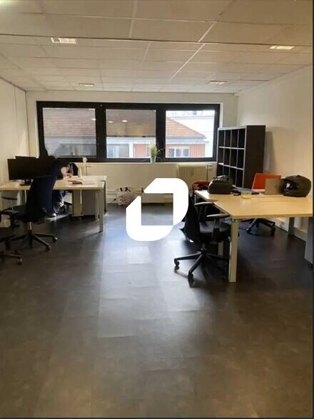 Office in Montreuil for lease - Interior Photo - Image 2 of 7