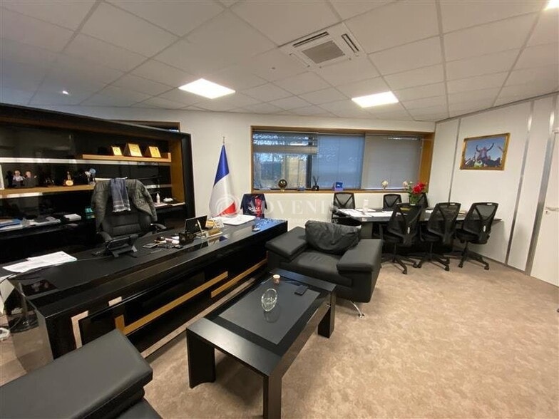 Bureau dans Champs-sur-Marne à louer - Photo intérieure - Image 2 de 8