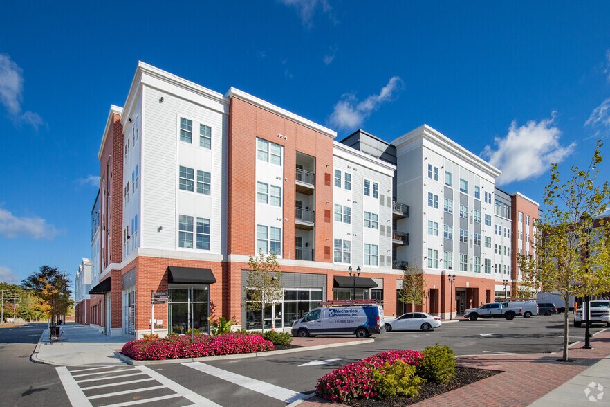 Union Ave, Ronkonkoma, NY à louer - Photo du bâtiment - Image 2 de 33