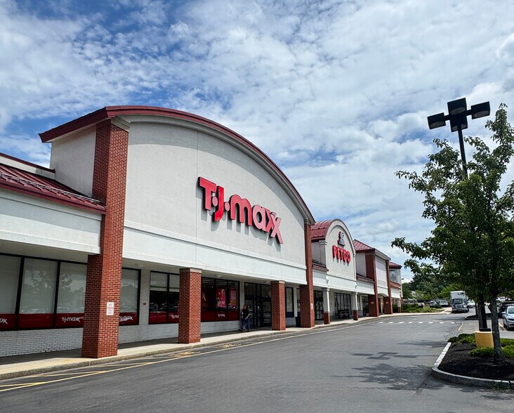 4-8 Plaistow Rd, Plaistow, NH à louer - Photo du bâtiment - Image 3 de 11