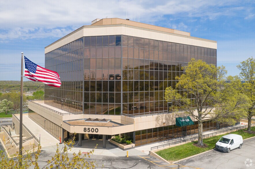 8500 W 110th St, Overland Park, KS à louer - Photo du bâtiment - Image 1 de 10