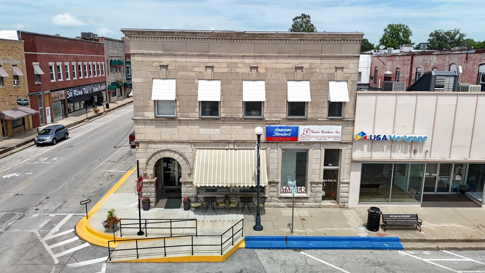 600 Broadway St, Lincoln, IL for sale - Building Photo - Image 2 of 11