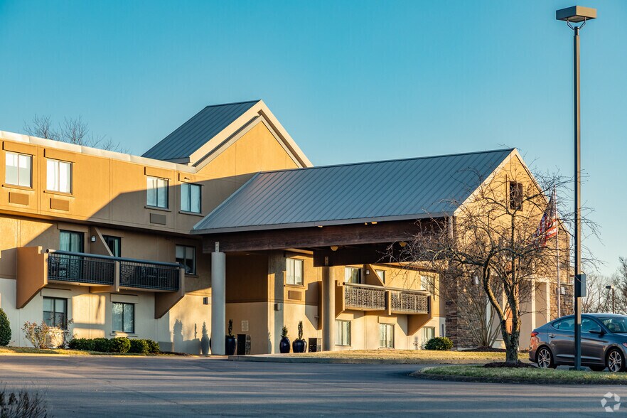 1111 Airport Center Dr, Nashville, TN à vendre - Photo du bâtiment - Image 3 de 5