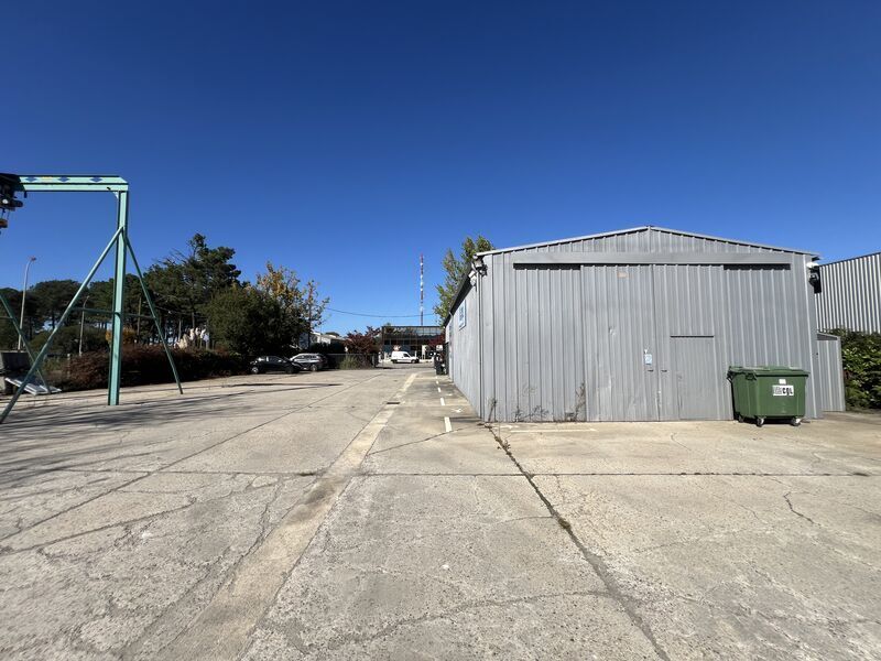 Flex in Le Haillan for lease Building Photo- Image 1 of 7