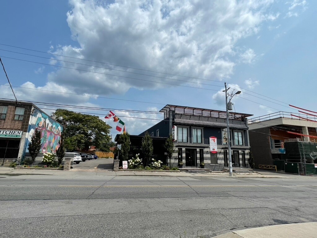 475 Oakwood Ave, Toronto, ON à vendre Photo du bâtiment- Image 1 de 1