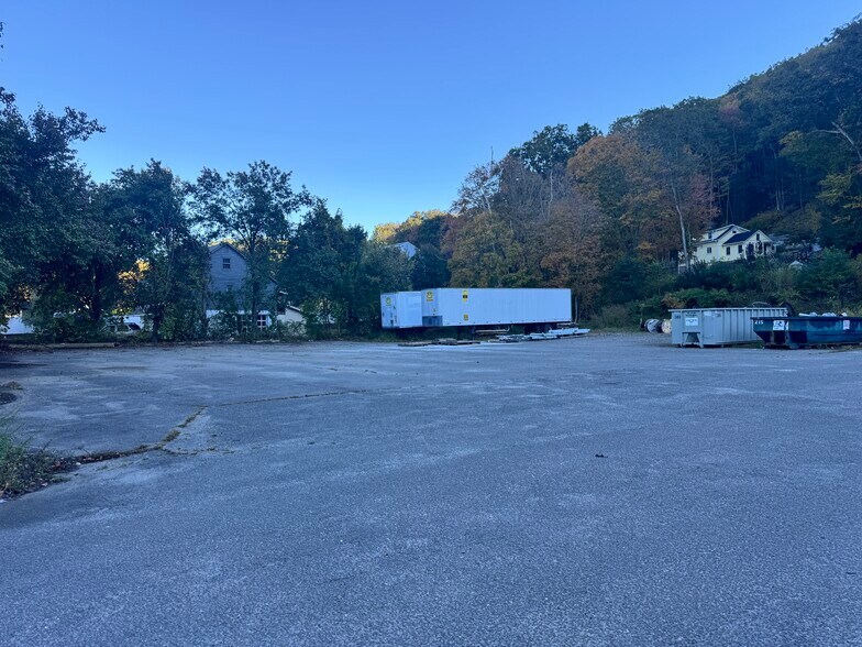 300 Roosevelt Dr, Seymour, CT for lease - Primary Photo - Image 1 of 3
