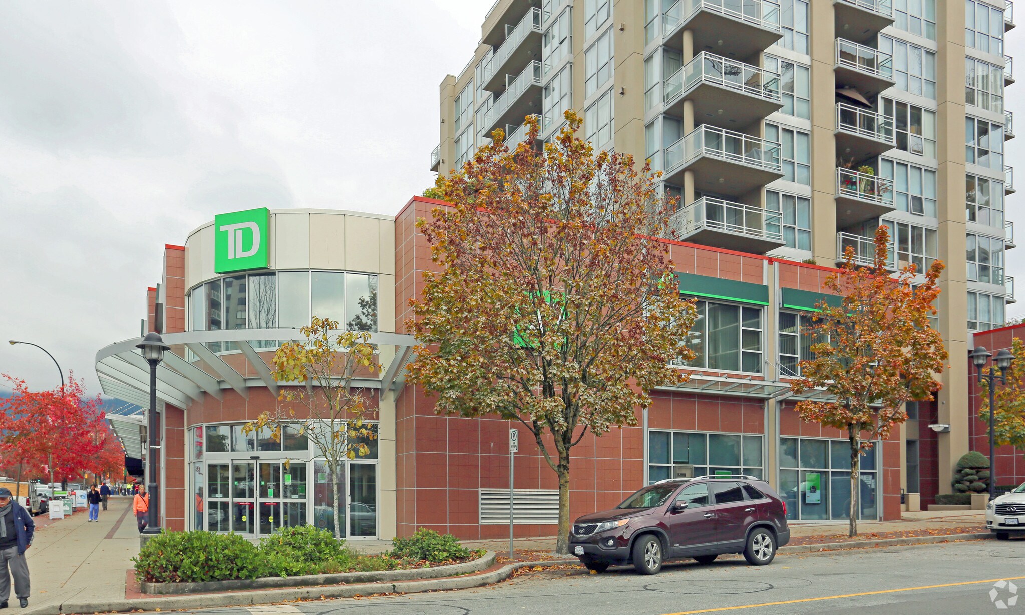1400-1434 Lonsdale Ave, North Vancouver, BC for lease Building Photo- Image 1 of 15