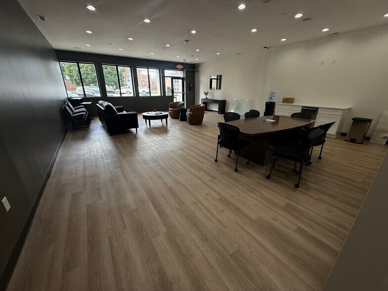 5324-5326 W 16th St, Indianapolis, IN à louer - Photo du bâtiment - Image 3 de 8