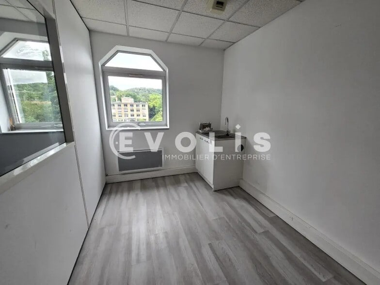 Office in Orsay for lease - Interior Photo - Image 2 of 8