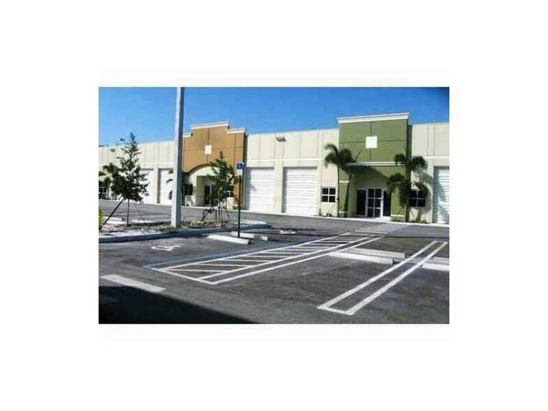 2061 NW 112th Ave, Miami, FL for lease - Primary Photo - Image 1 of 24