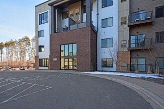 1081 SW Fourth St, Forest Lake, MN à louer Photo intérieure- Image 1 de 36