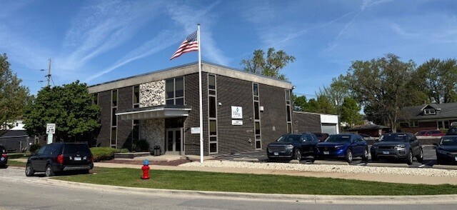8400 Brookfield Ave, Brookfield, IL à vendre - Photo du bâtiment - Image 1 de 14