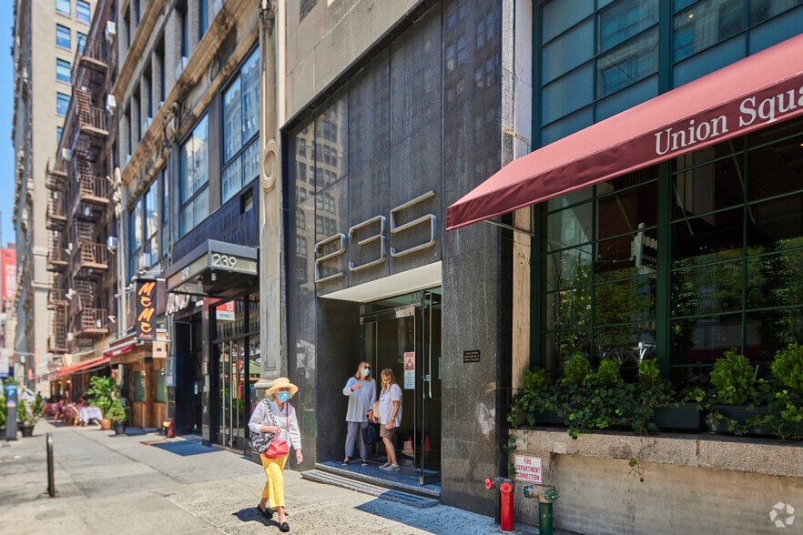 235 Park Ave S, New York, NY for lease - Building Photo - Image 2 of 12