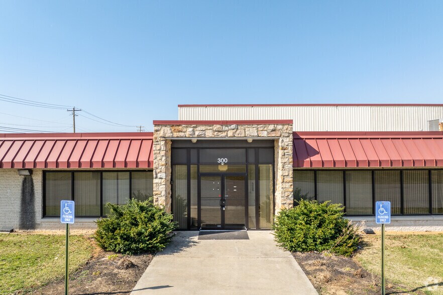 300 W Heinz St, Mechanicsburg, PA à louer - Photo du bâtiment - Image 2 de 7