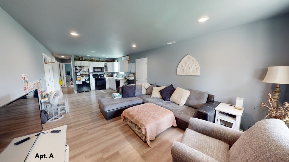 Kinsley Multi-Family 12-Unit Duplex Port portefeuille de 1 propriétés à vendre sur LoopNet.ca - Photo du bâtiment - Image 2 de 26