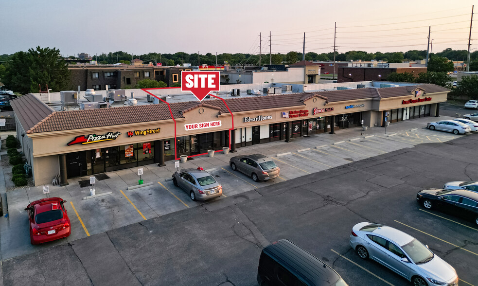 8035-8163 E Central Ave, Wichita, KS à louer - Photo du b timent - Image 1 de 4