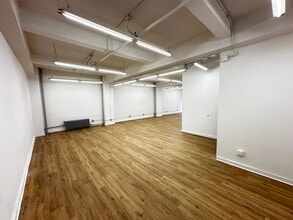 325 W 38th St, New York, NY for lease Building Photo- Image 2 of 7