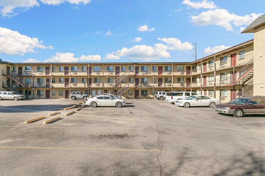 5228 S Fox St, Littleton, CO à vendre - Photo du bâtiment - Image 3 de 35