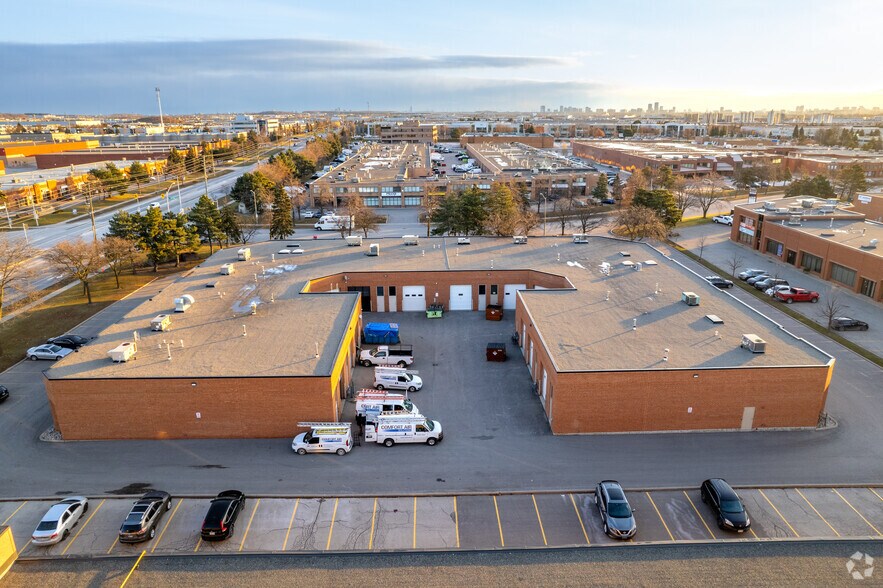 668 Millway Ave, Vaughan, ON à louer - Photo du bâtiment - Image 3 de 3