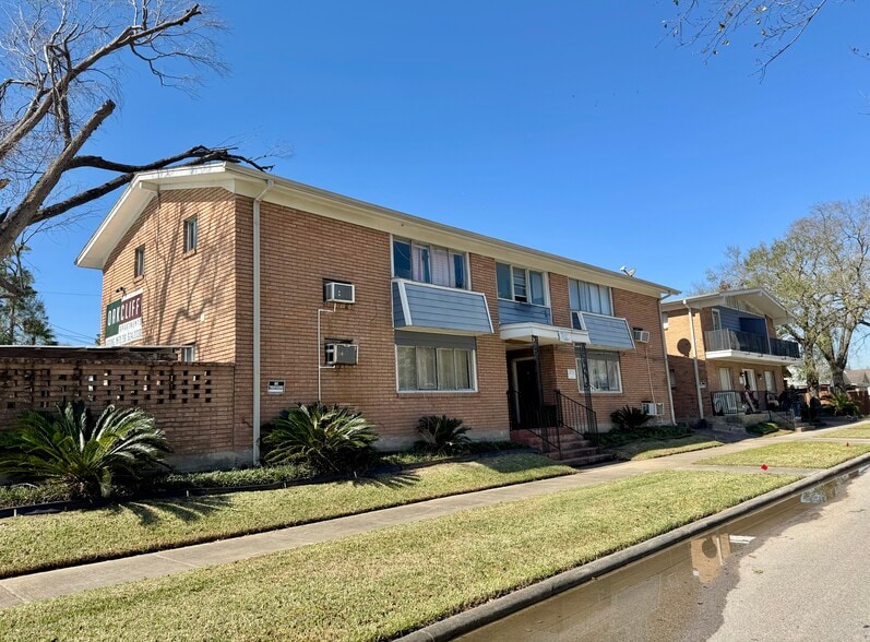2708-2712 Oakcliff St, Houston, TX for sale - Building Photo - Image 1 of 32
