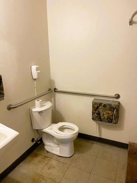 17450 Hoo Shoo Too Rd, Baton Rouge, LA for lease - Building Photo - Image 2 of 24