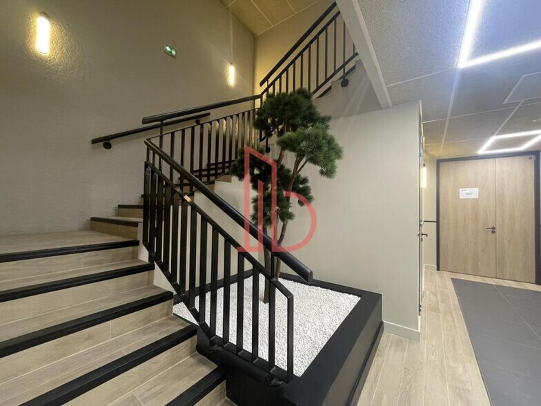 Bureau dans Pessac à louer - Hall d’entrée - Image 2 de 5