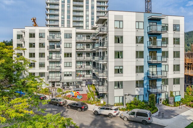 Plus de détails pour 633 Gardena Dr, Coquitlam, BC - Multi-résidentiel à vendre