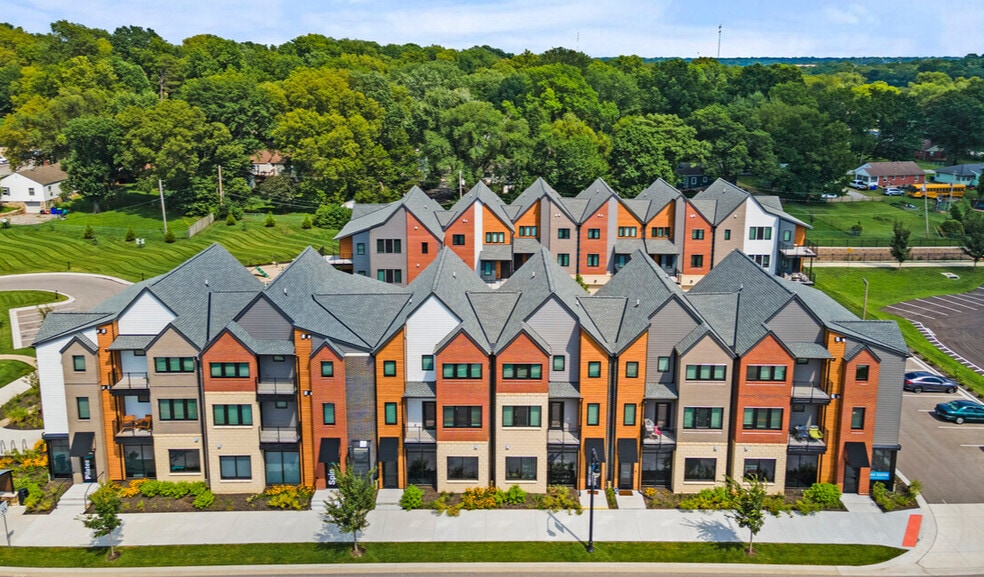 6101-6123 Nieman Road, Shawnee, KS for lease - Building Photo - Image 2 of 11