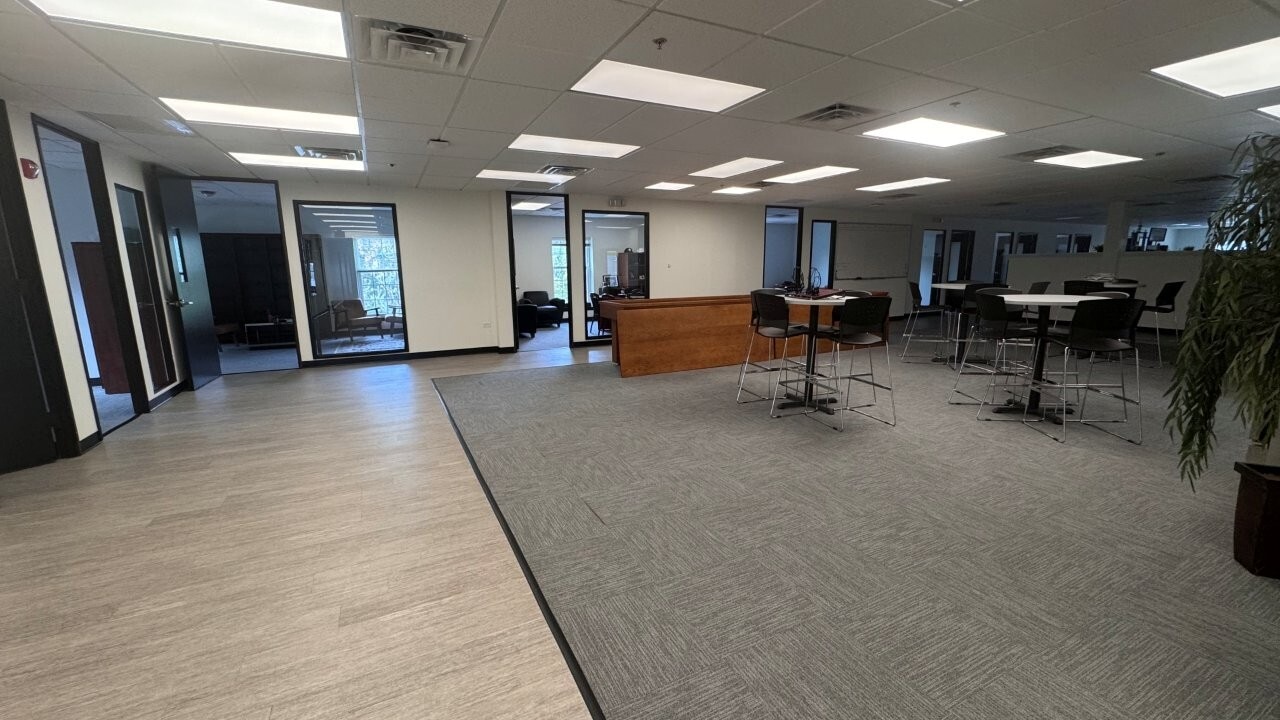 1750 E Main St, St Charles, IL 60174 - Unité 201 - - Photo intérieure - Image 2 of 12